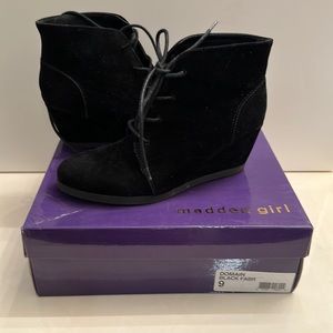 Women’s Black Madden Girl Lace-Up Bootie size 9